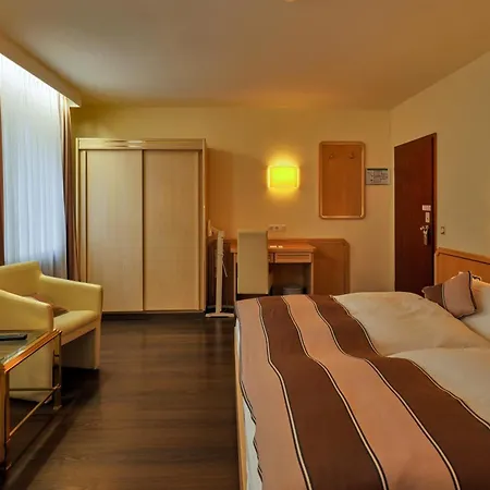 Trip Esplanade, Hotel