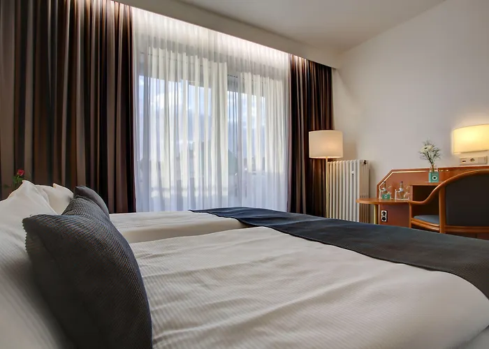 Trip Esplanade, Hotel