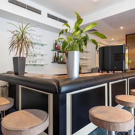 Hotel Trip Esplanade, 4*