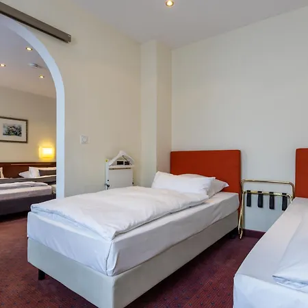 Trip Esplanade, Отель