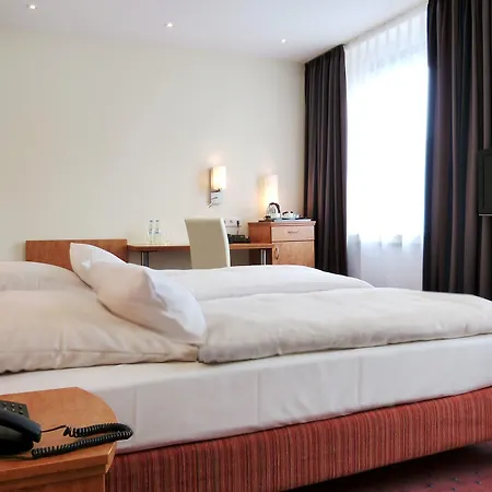 Trip Esplanade, Hotel