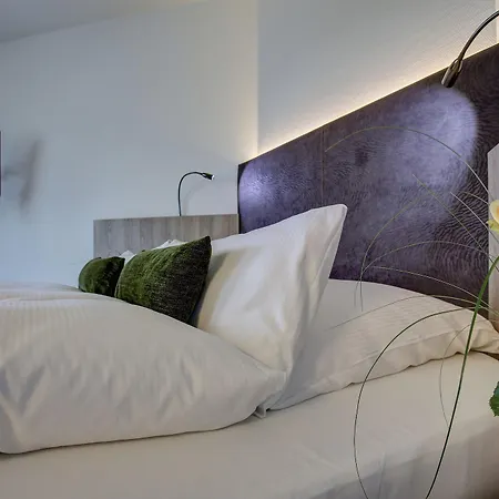 Trip Esplanade, Hotel