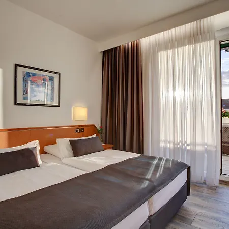 Trip Esplanade 4*