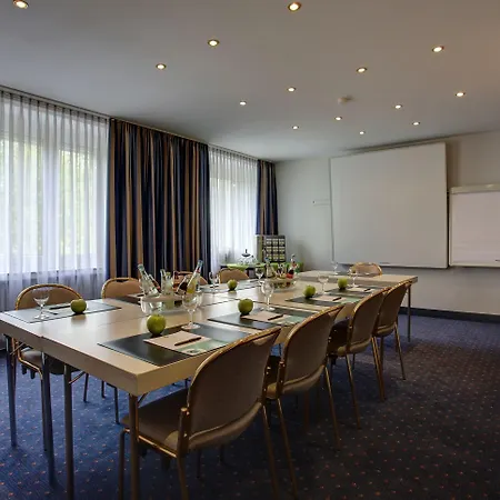 Trip Esplanade, Отель