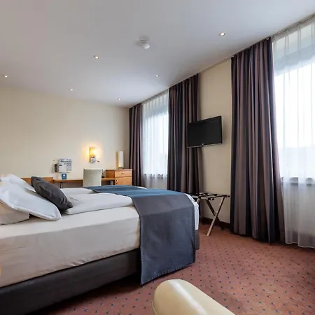 Trip Esplanade, ホテル 4*