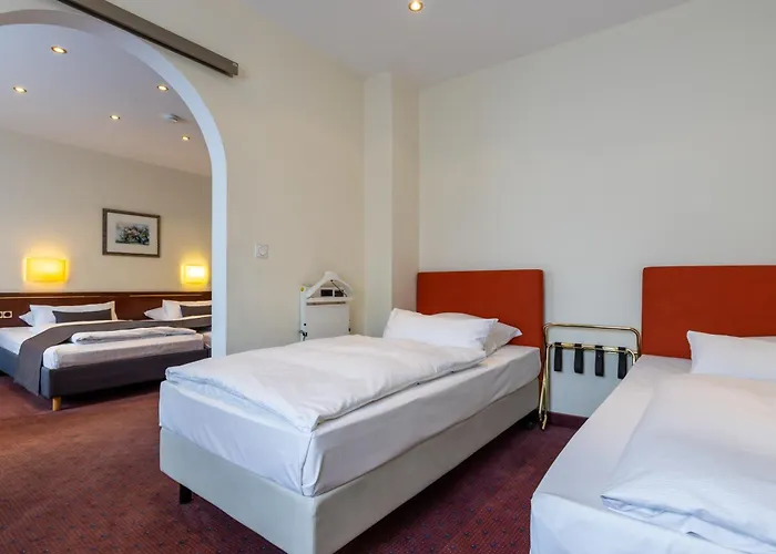 Trip Esplanade, Hotel