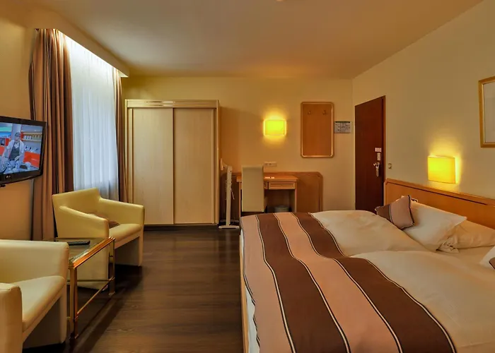 Trip Esplanade, Hotel