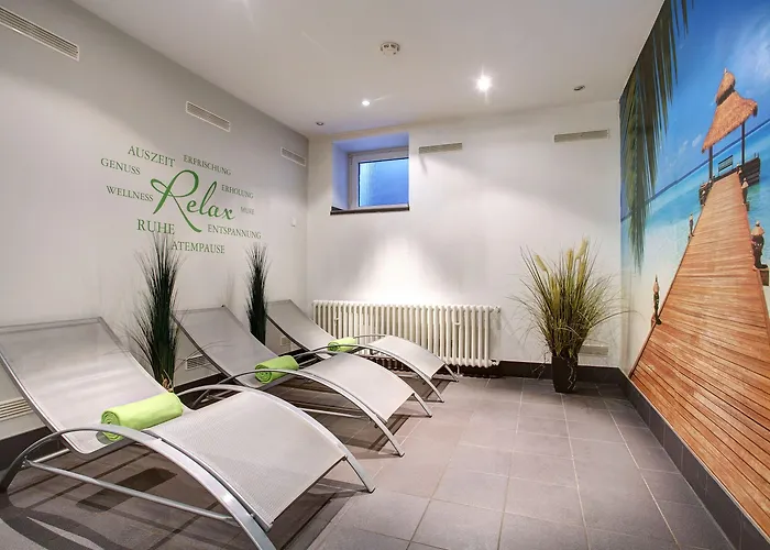 Trip Esplanade, Hotel