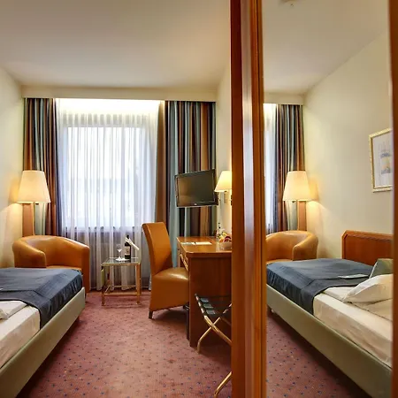 Trip Esplanade, Hotel