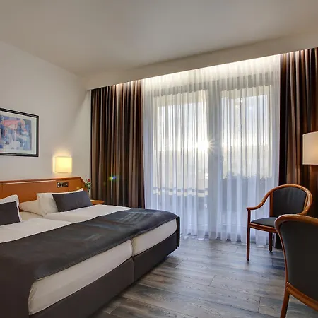 Trip Esplanade, Hotel 4*
