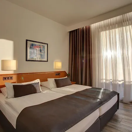 Hotel Trip Esplanade, 4*