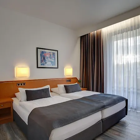 Hotel Trip Esplanade,