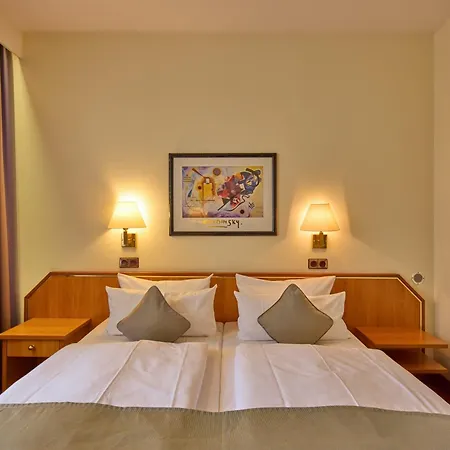 Trip Esplanade, Hotel