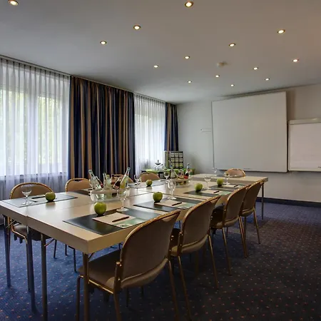 Trip Esplanade, Otel