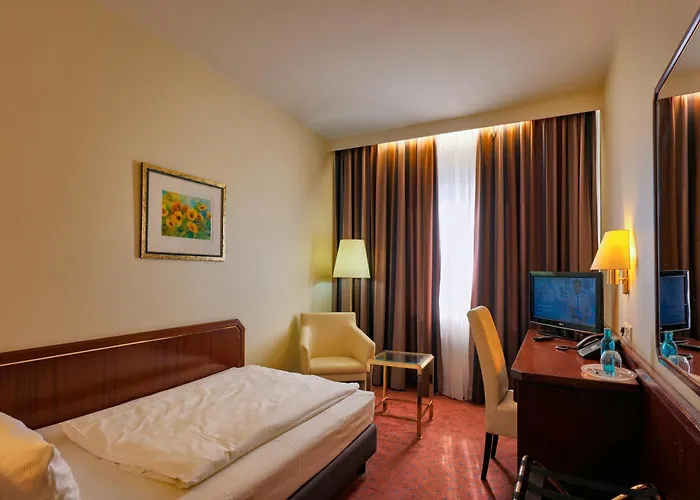 Trip Esplanade, Otel