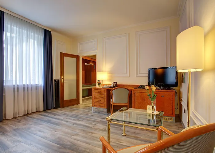 Trip Esplanade, Otel