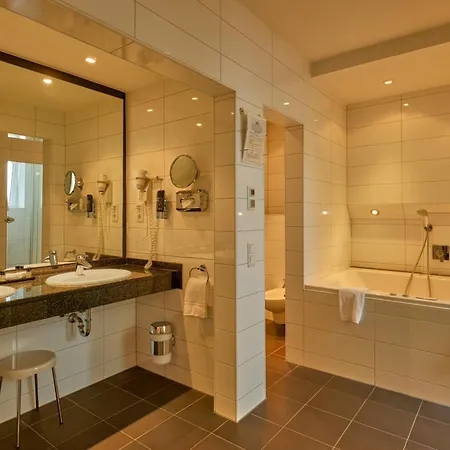 Trip Esplanade, ホテル