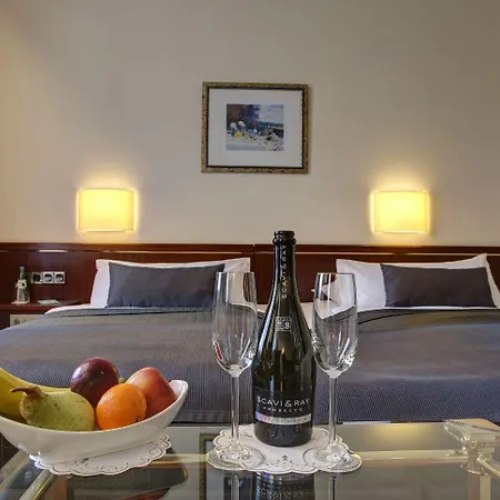 Trip Esplanade, ホテル 4*