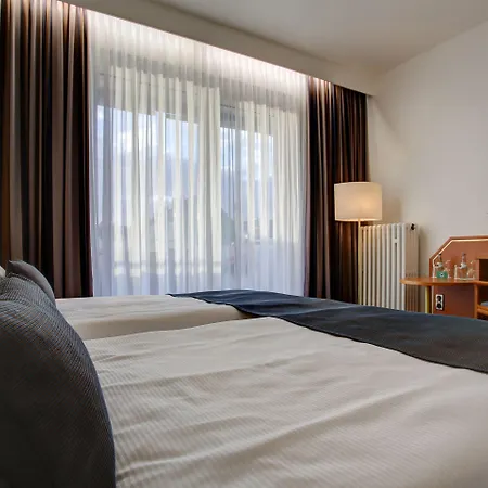 Trip Esplanade, Hotel