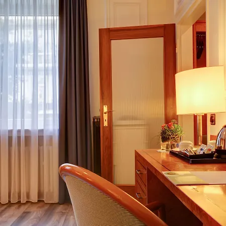 Trip Esplanade, ホテル 4*