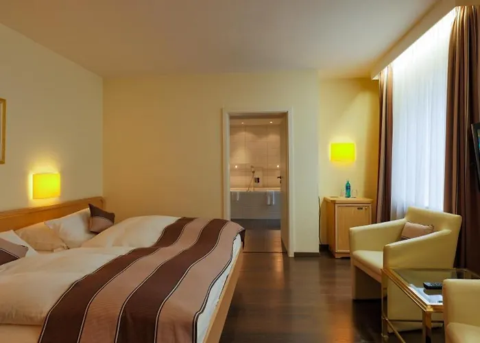 Отель Trip Esplanade, 4*