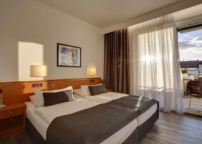 Trip Esplanade, Отель 4*